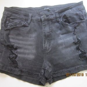 BLACK DISTRESSED DENIM SHORTS SIZE 15/31